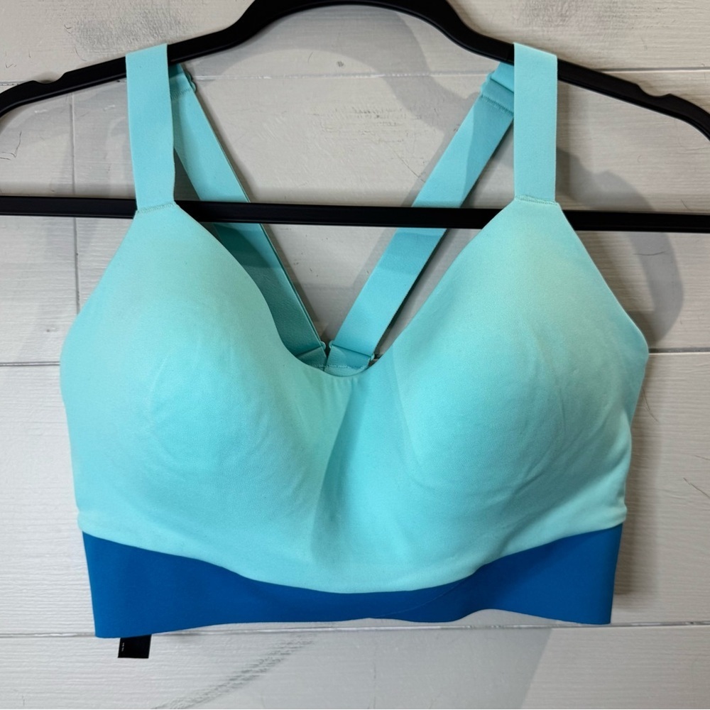 Victoria’s Secret | NWOT On Point Freedom Cloud Sport Bra Blue Small-DD